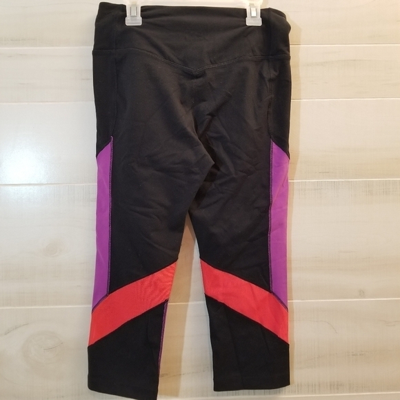 {M} Nike Soul Cycle Capri Leggings - Picture 3 of 8